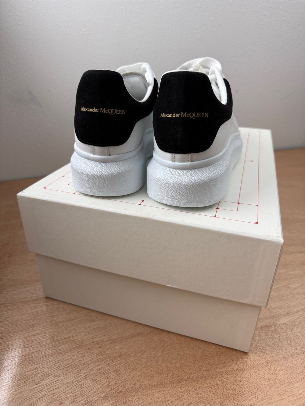 🔥 NEW WITH TAGS • Alexander McQueen Larry Low-Top Sneakers 🔥 - Picture 2 of 14